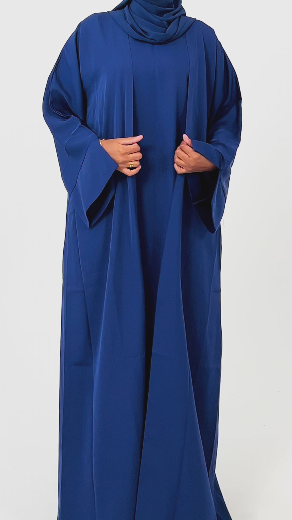 MONOCHROME THREE PIECE ABAYA